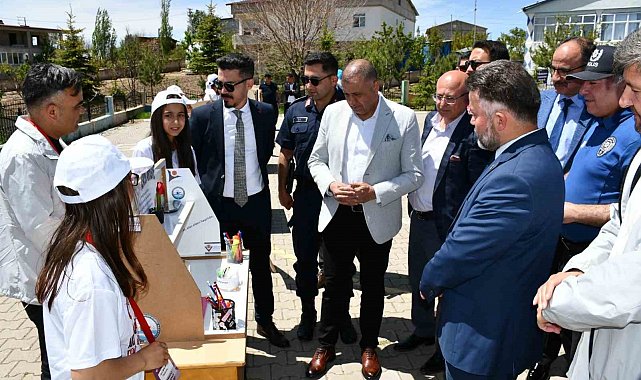 Tomarza'da öğrenciler, Bilim Fuarı'nda hünerlerini sergiledi