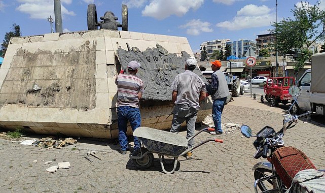 Topçu Meydanı'nın simgesi 12'ler anıtı yenileniyor