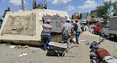 Topçu Meydanı'nın simgesi 12'ler anıtı yenileniyor