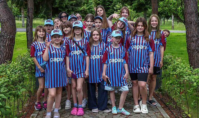 Trabzonsporlu futbolcular Ukraynalı çocuklarla bir araya geldi