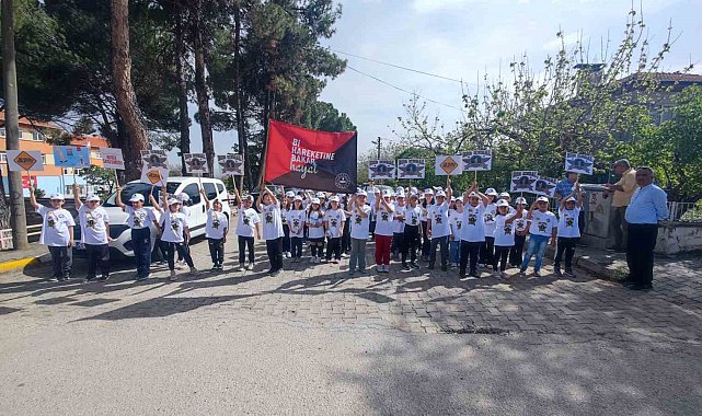 Trafik Haftasında miniklere trafik kuralları anlatıldı