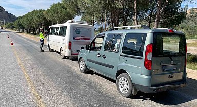 Trafik kurallarına uymayan sürücüler jandarmadan kaçamadı