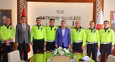 Trafik polisleri başarı belgesiyle ödüllendirildi