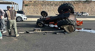 Traktör ile otomobil çarpıştı: 3 yaralı