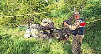 Traktörün altında kalan sürücü hayatını kaybetti