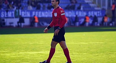 Trendyol Süper Lig'in 35. haftasında oynanacak Trabzonspor - Galatasaray maçını hakem Atilla Karaoğlan yönetecek.