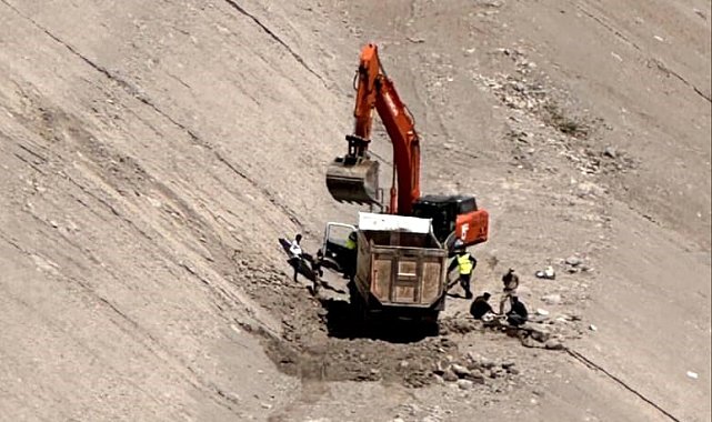 Tunceli'de kamyon şarampole yuvarlandı: 1 yaralı