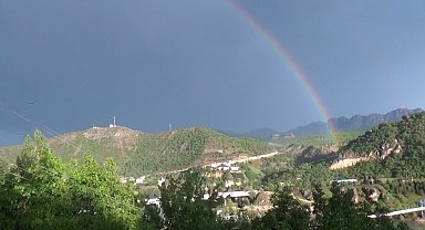 Tunceli'de, yağmur sonrası çıkan gökkuşağı görsel şölen sundu