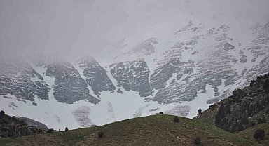 Tunceli'de yüksek kesimlere kar yağdı