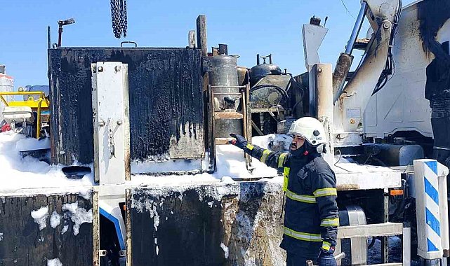 Tüplerin de bulunduğu kamyon kasasında yangın