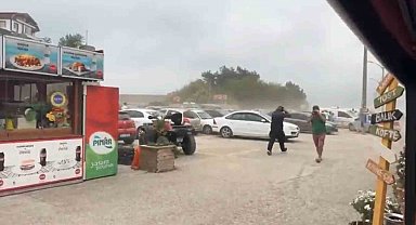 Turistik ilçede fırtına tozu dumana kattı