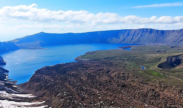 Turizm sezonu açılan Nemrut Kalderası havadan görüntülendi