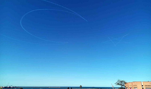 Türk Yıldızları Samsun semalarında ay-yıldız çizdi