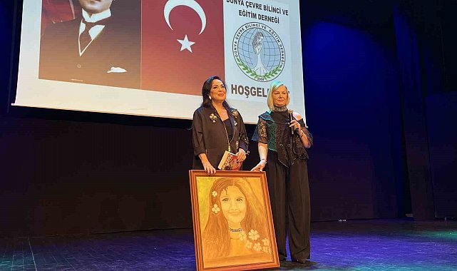 Türkan Şoray'ın tablosu ve imzaladığı kitabı eğitime destek için 1 milyona alıcı buldu