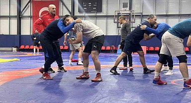 Türkiye İşitme Engelliler Güreş Milli Takımı, Yalova'da kampa girdi