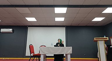 Tutak'ta "Aileyi Ayakta Tutan Değerler" konulu konferans düzenledi.
