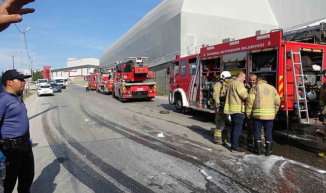 Tuzla'da fabrika yangını: Jeneratörden çıkan alevler dış cepheye sıçradı