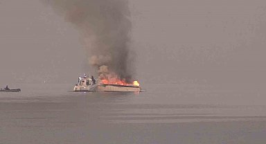 Tuzla'da tekneler alev alev yandı