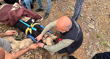 Uçurumdan düşen vatandaşı itfaiye ekipleri kurtardı