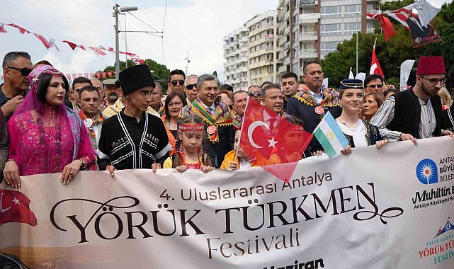Uluslararası Yörük Türkmen Festivali 'Yörük Göçü'yle açıldı, Antalya renk cümbüşüne döndü