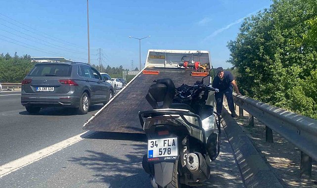 Ümraniye'de motosiklet belediye işçisine çarptı: 1'i ağır 2 yaralı