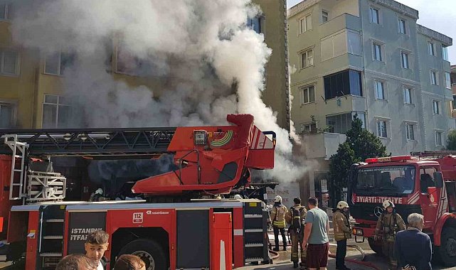 Ümraniye'de ucuzluk pazarında yangın: Dükkan sahibi gözyaşları içinde izledi