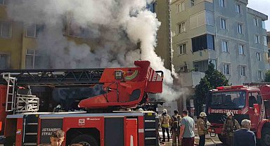 Ümraniye'de ucuzluk pazarında yangın: Dükkan sahibi gözyaşları içinde izledi