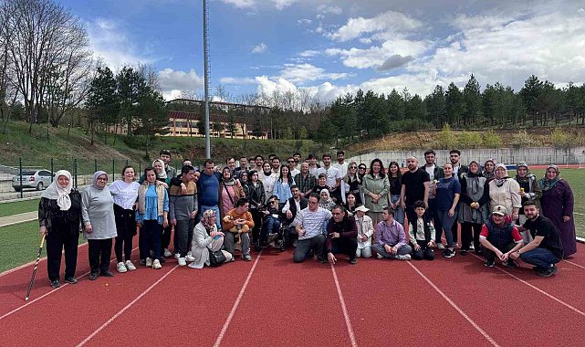 Üniversite öğrencilerinden engelliler için farkındalık yürüyüşü