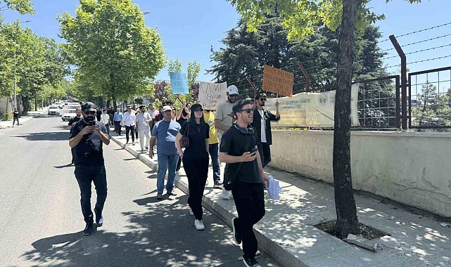 Üniversite öğrencilerinden yüzde 74'lük zam protestosu