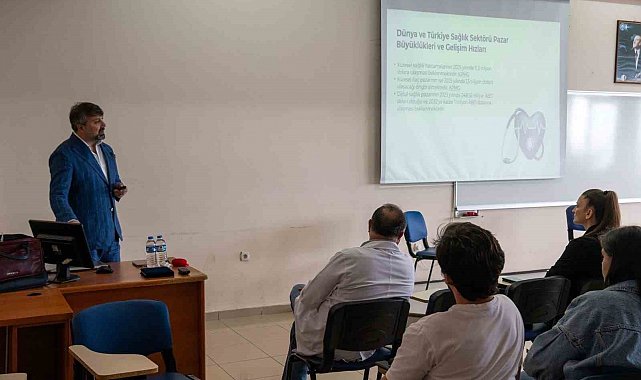 Üniversite öğrencilerine 'Sağlık Sektöründe Pazarlama İletişimi Stratejileri Eğitimi'
