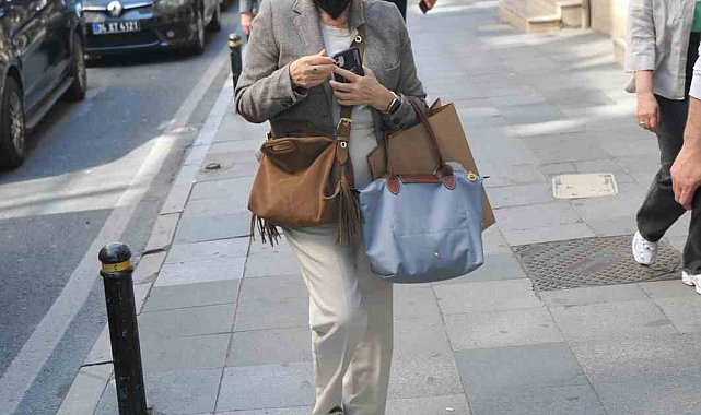 Ünlü sanatçı Nilüfer Nişantaşı'nda görüldü