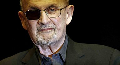 Ünlü yazar Rüşdi'yi öldürmeye teşebbüsle suçlanan Matar'a 25 yıl hapis cezası