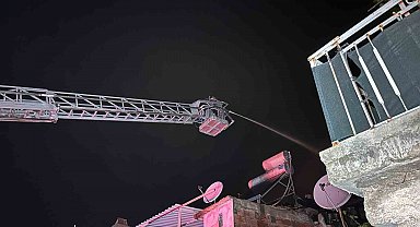 Uşak'ta 3 ev yangında zarar gördü