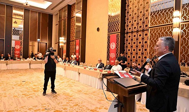 Uysal: "Harita üzerinde bir toprak seçmem gerekse yine Türkiye topraklarını seçerim"