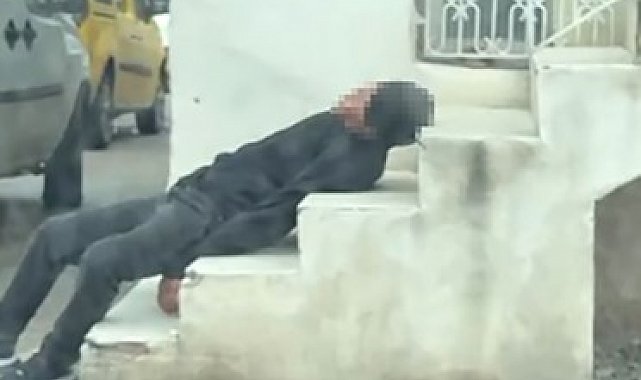 Uyuşturucu bağımlısı merdivenlerde sızıp kaldı