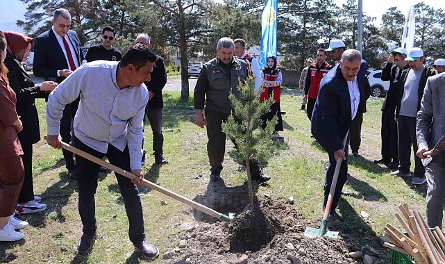 Üzümlü'de fidanlar toprakla buluştu