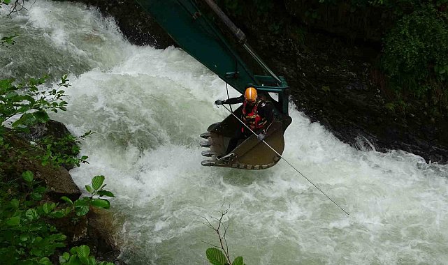 Uzungöl'e gelen Suudi Arabistan'ın Ankara Büyükelçisi Al-Nasr, vatandaşı olan kayıp çocuğun arama çalışmalarını yerinde inceledi