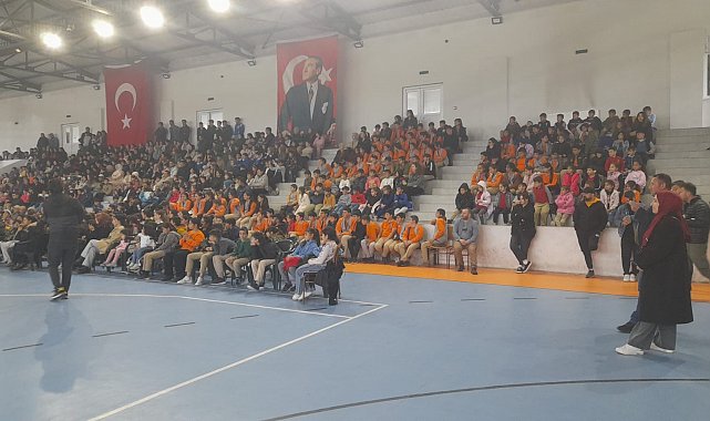 Vagon Sahne Akyaka'da çocuklarla buluştu