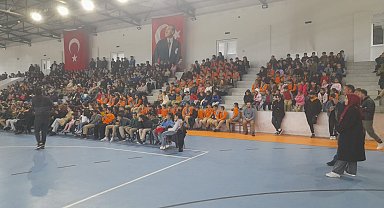 Vagon Sahne Akyaka'da çocuklarla buluştu