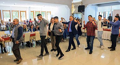 Vali Akbıyık engel tanımayan bireylerle Zeybek oynadı