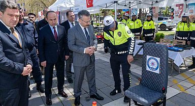 Vali Aksoy, polis ekiplerince kurulan stantları ziyaret etti