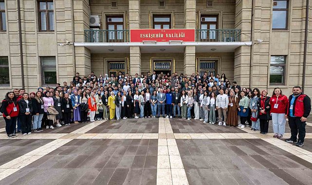Vali Aksoy, temsilci gençleri ağırladı