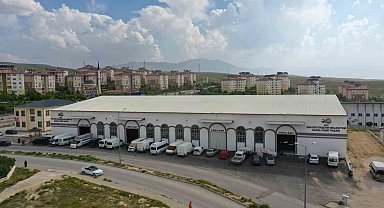 Vali Balcı, kapalı semt pazarı esnafını ziyaret etti