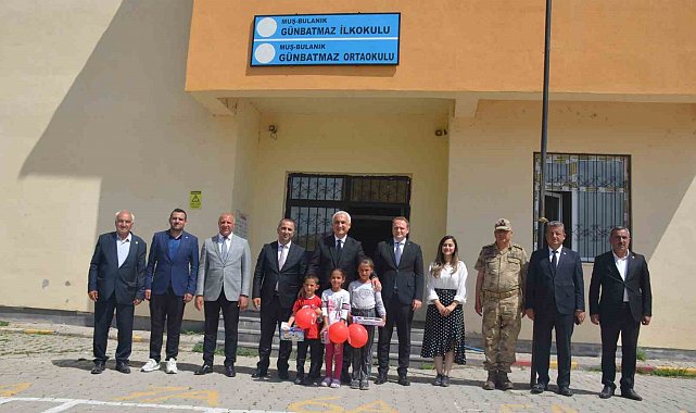 Vali Çakır'dan öğrencilere tavsiye: "Çok kitap okuyun"