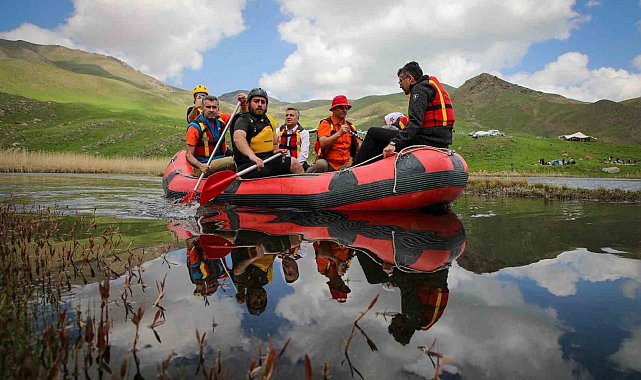 Vali Çelik, 3400 rakımda vatandaşlarla buluştu