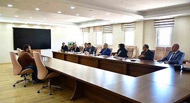 Vali Çiçek, Halk gününde vatandaşların sorunlarını dinliyor