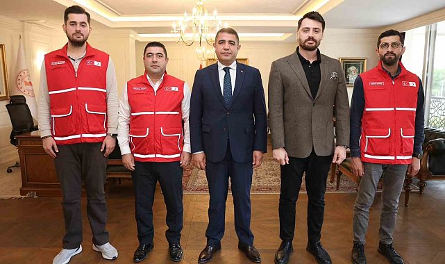 Vali kurbanını Kızılay'a bağışladı