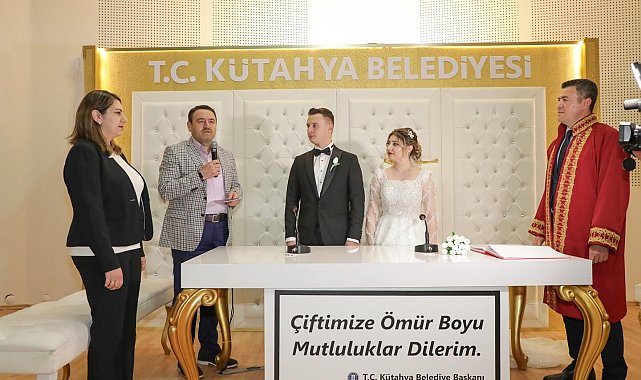 Vali Musa Işın, nikâh töreninde genç çiftin mutluluğuna ortak oldu