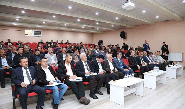 Van Büyükşehir Belediyesi, Çatak ve Bahçesaray'da mahalle muhtarları ile buluştu
