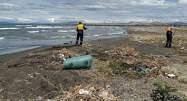 Van Büyükşehir Belediyesi inci kefali göç güzergahındaki dereleri temizledi